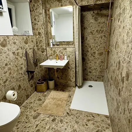 Mitten In Der Koelner - Design Trifft Altbau * 쾰른