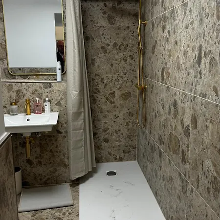 Mitten In Der Koelner - Design Trifft Altbau